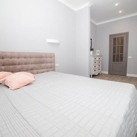 Apartment Butterfly Odessa Dış mekan fotoğraf